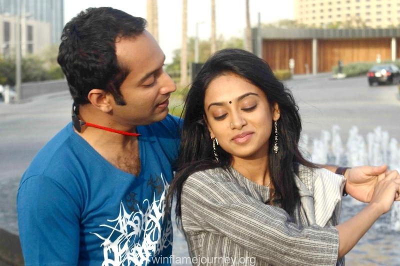 Thottu Thottu Nokkamo Lyrics - Diamond Necklace Malayalam